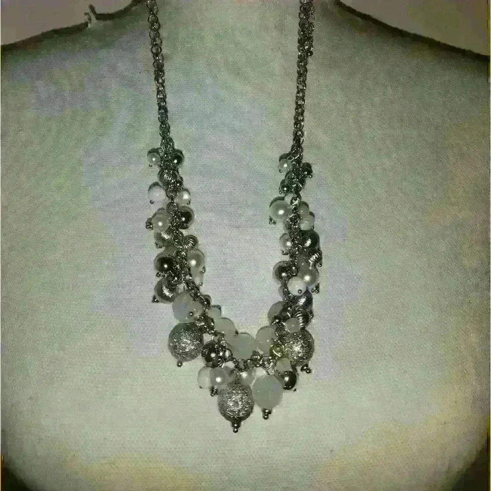 Women's Beautiful Beaded Necklace And Earring Set Brand New With Tags - Picture 10 of 13
